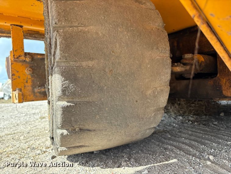 image for item EA7109 1997 Blaw-Knox PF-150 paver