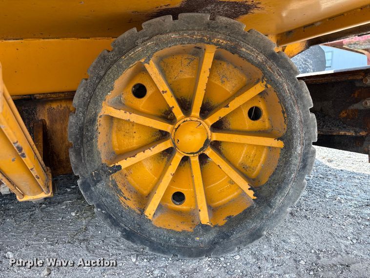 image for item EA7109 1997 Blaw-Knox PF-150 paver