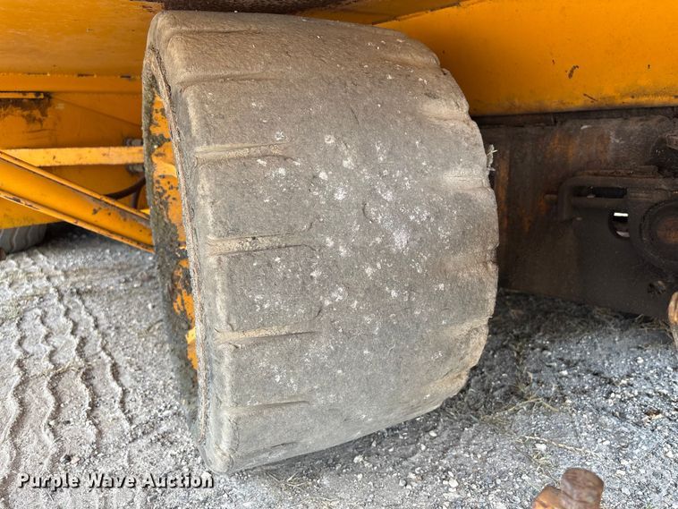 image for item EA7109 1997 Blaw-Knox PF-150 paver