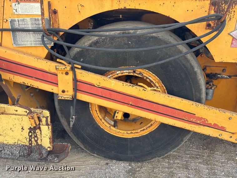 image for item EA7109 1997 Blaw-Knox PF-150 paver