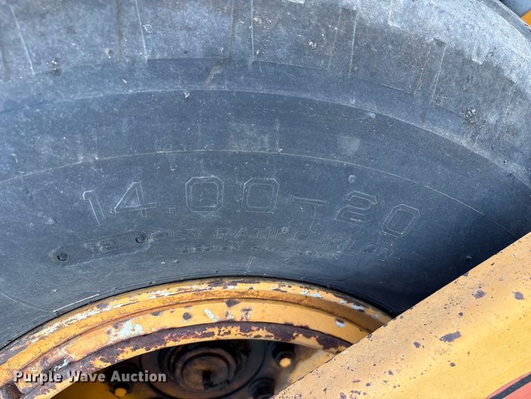 image for item EA7109 1997 Blaw-Knox PF-150 paver