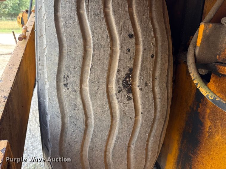 image for item EA7109 1997 Blaw-Knox PF-150 paver