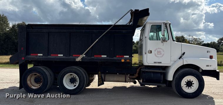 image for item EA7110 1992 White GMC WG Series dump truck