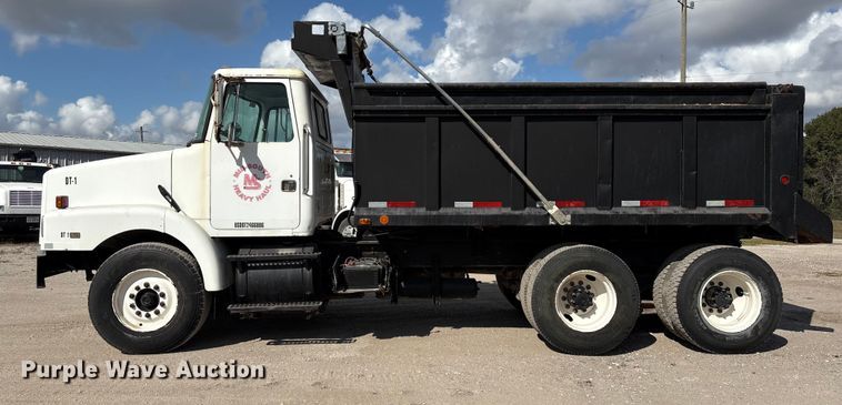 image for item EA7110 1992 White GMC WG Series dump truck