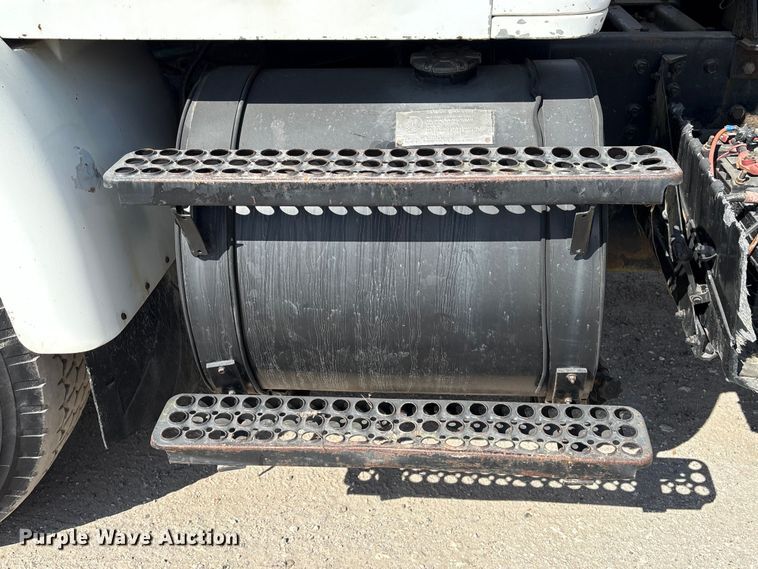 image for item EA7110 1992 White GMC WG Series dump truck