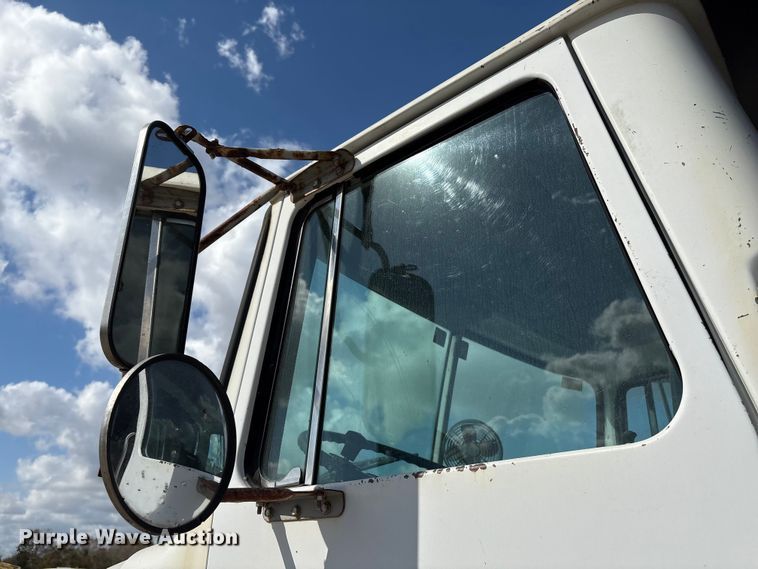 image for item EA7110 1992 White GMC WG Series dump truck