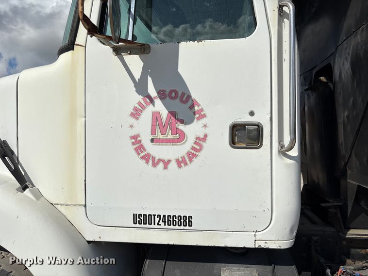 image for item EA7110 1992 White GMC WG Series dump truck