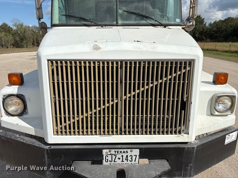 image for item EA7110 1992 White GMC WG Series dump truck