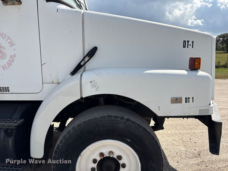 image for item EA7110 1992 White GMC WG Series dump truck