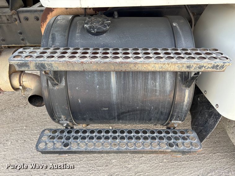 image for item EA7110 1992 White GMC WG Series dump truck