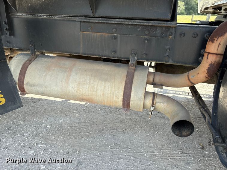 image for item EA7110 1992 White GMC WG Series dump truck