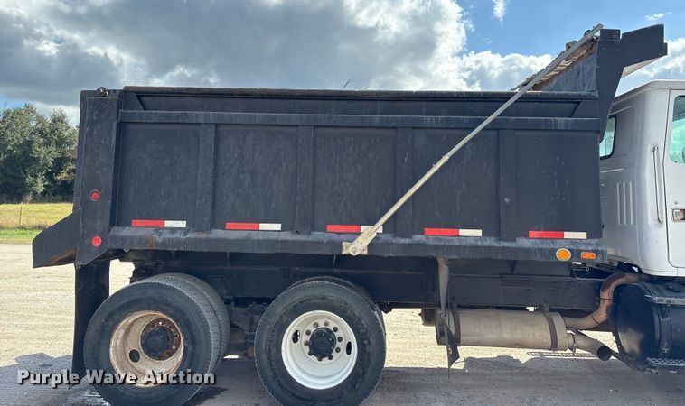 image for item EA7110 1992 White GMC WG Series dump truck