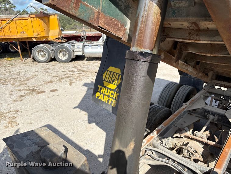 image for item EA7110 1992 White GMC WG Series dump truck