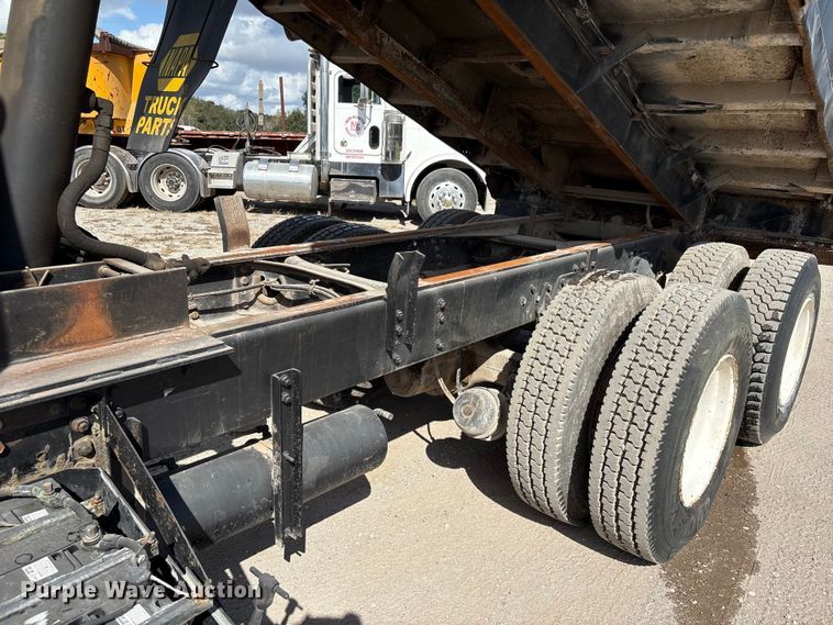 image for item EA7110 1992 White GMC WG Series dump truck