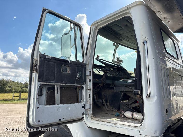 image for item EA7110 1992 White GMC WG Series dump truck