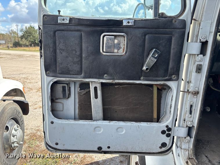 image for item EA7110 1992 White GMC WG Series dump truck