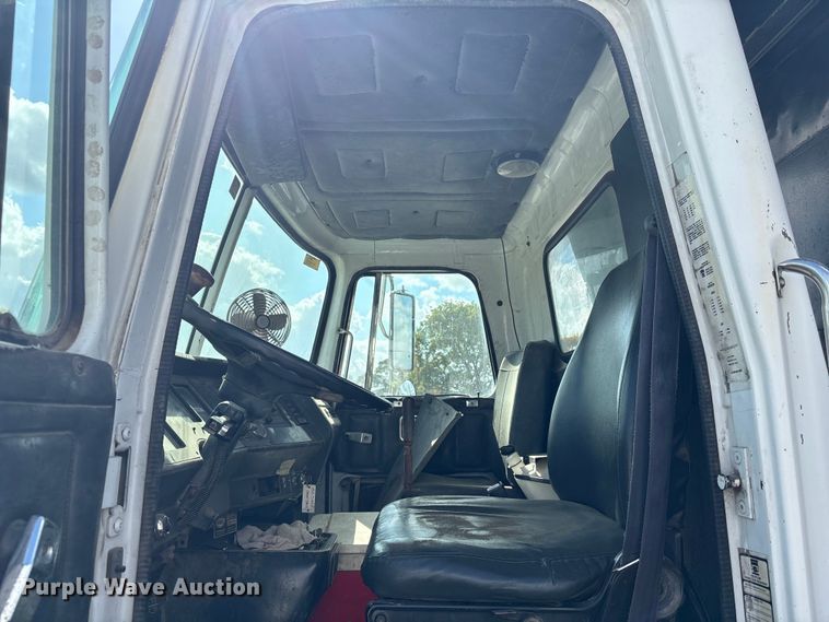 image for item EA7110 1992 White GMC WG Series dump truck