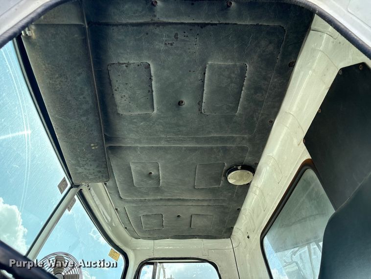 image for item EA7110 1992 White GMC WG Series dump truck