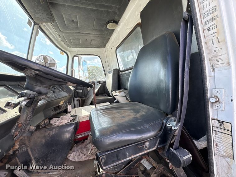 image for item EA7110 1992 White GMC WG Series dump truck