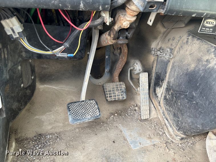 image for item EA7110 1992 White GMC WG Series dump truck