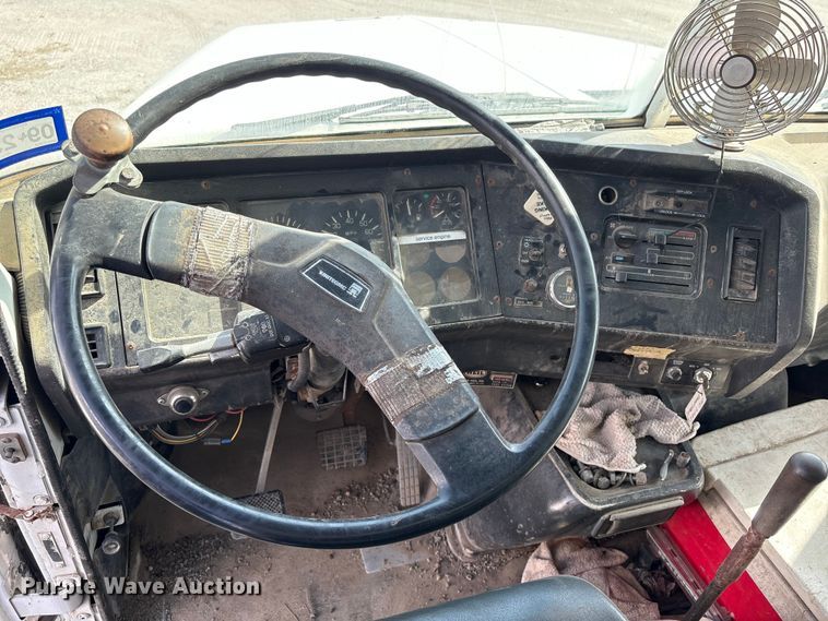 image for item EA7110 1992 White GMC WG Series dump truck