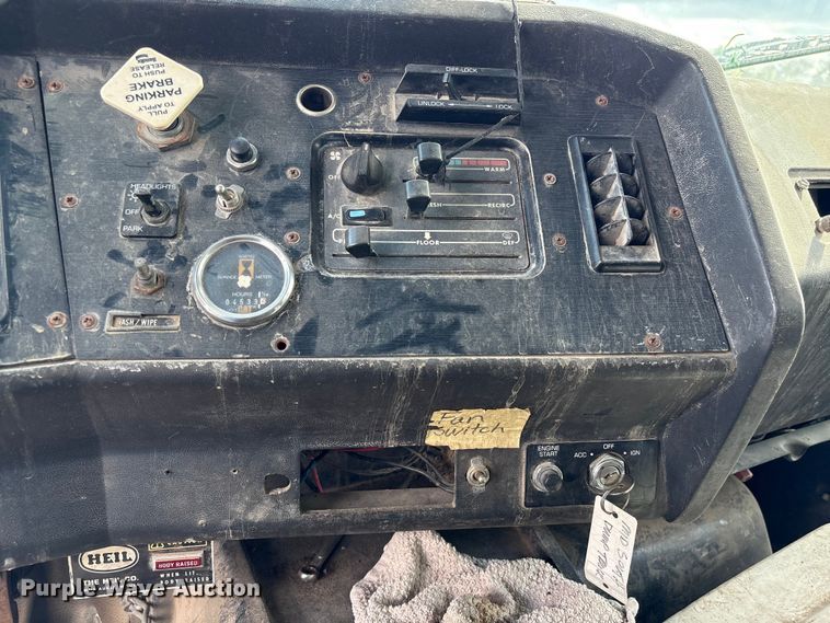 image for item EA7110 1992 White GMC WG Series dump truck