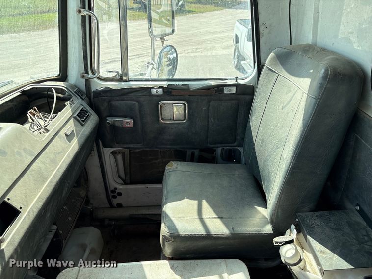 image for item EA7110 1992 White GMC WG Series dump truck