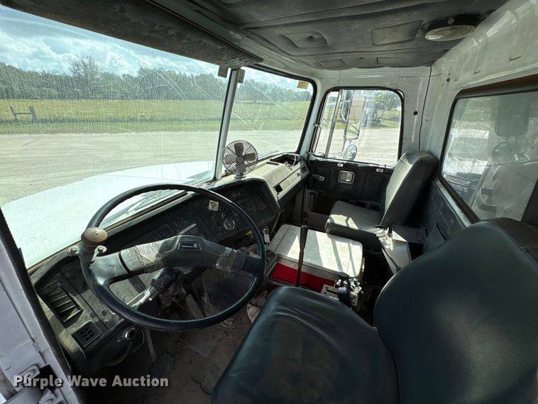 image for item EA7110 1992 White GMC WG Series dump truck