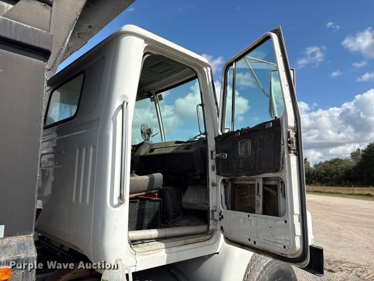 image for item EA7110 1992 White GMC WG Series dump truck