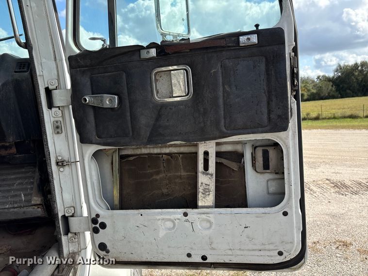 image for item EA7110 1992 White GMC WG Series dump truck