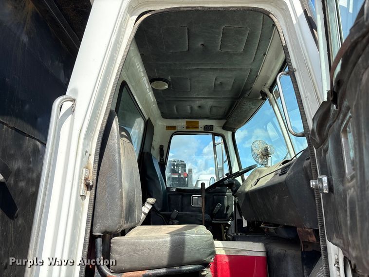 image for item EA7110 1992 White GMC WG Series dump truck