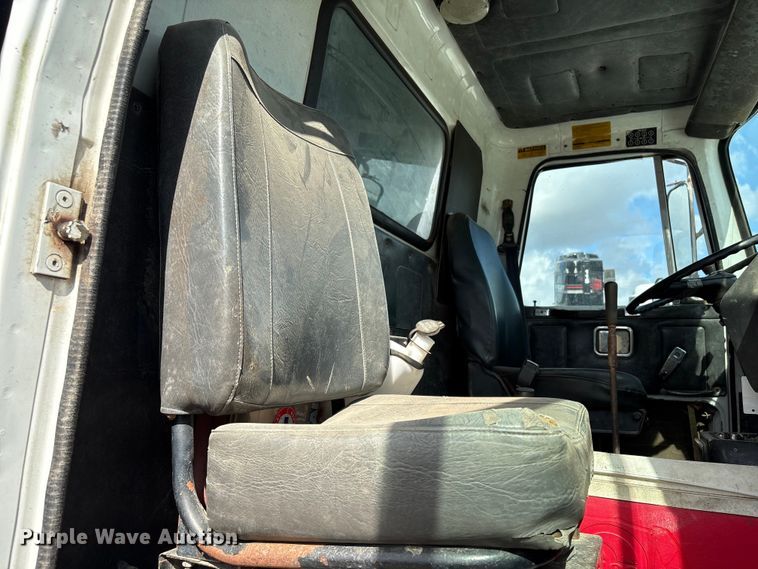 image for item EA7110 1992 White GMC WG Series dump truck