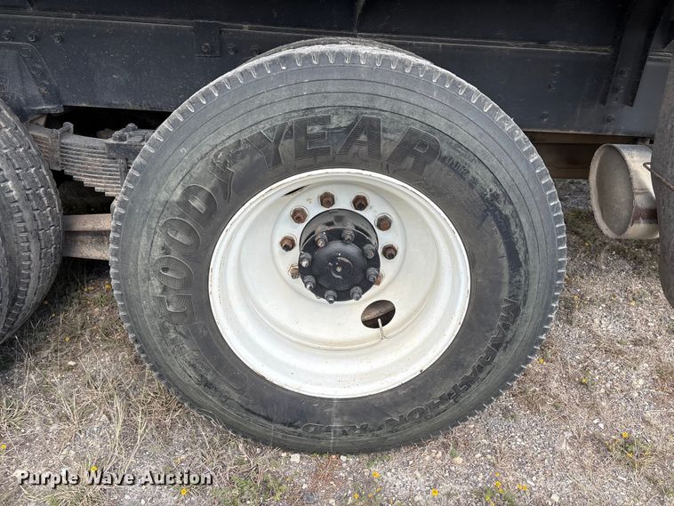 image for item EA7110 1992 White GMC WG Series dump truck