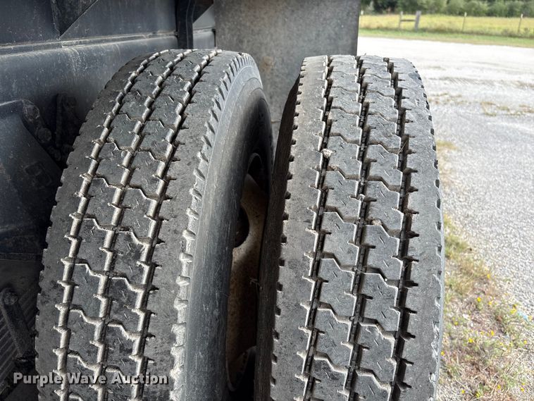 image for item EA7110 1992 White GMC WG Series dump truck