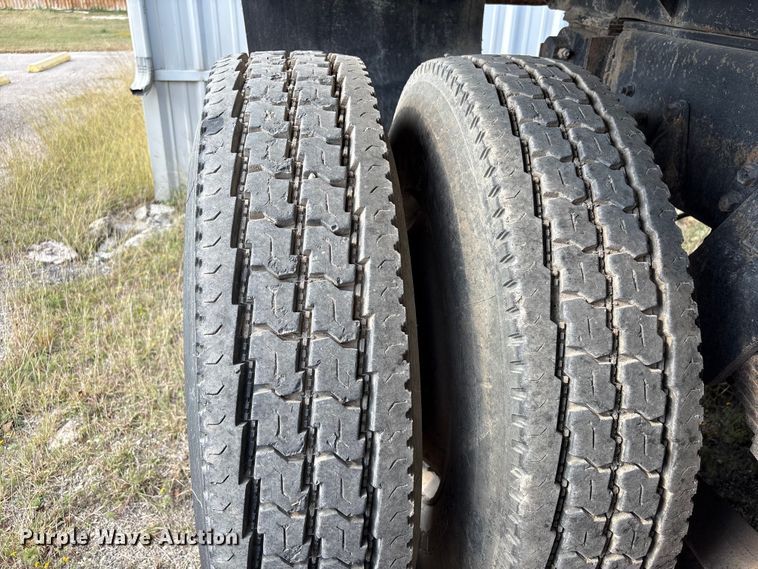 image for item EA7110 1992 White GMC WG Series dump truck