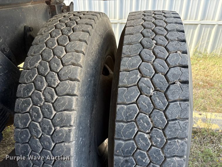 image for item EA7110 1992 White GMC WG Series dump truck