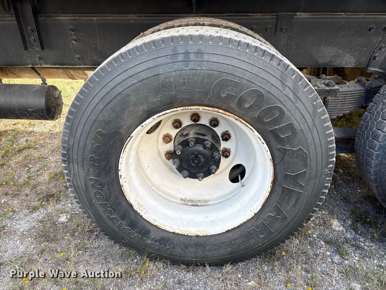 image for item EA7110 1992 White GMC WG Series dump truck