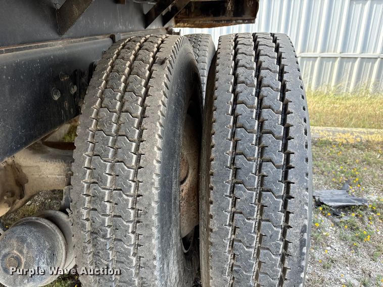 image for item EA7110 1992 White GMC WG Series dump truck