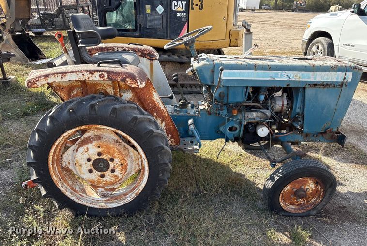 image for item EA7111 1979 Ford 1300 tractor