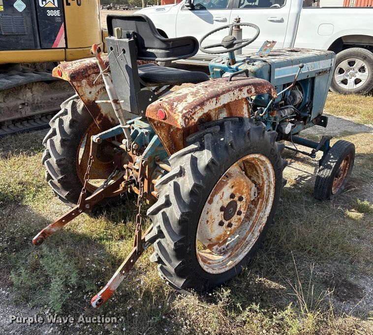 image for item EA7111 1979 Ford 1300 tractor