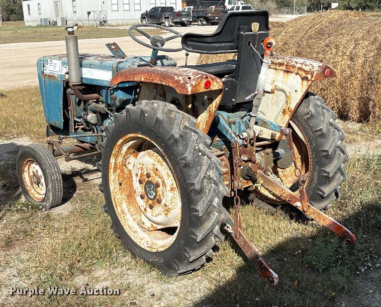 image for item EA7111 1979 Ford 1300 tractor