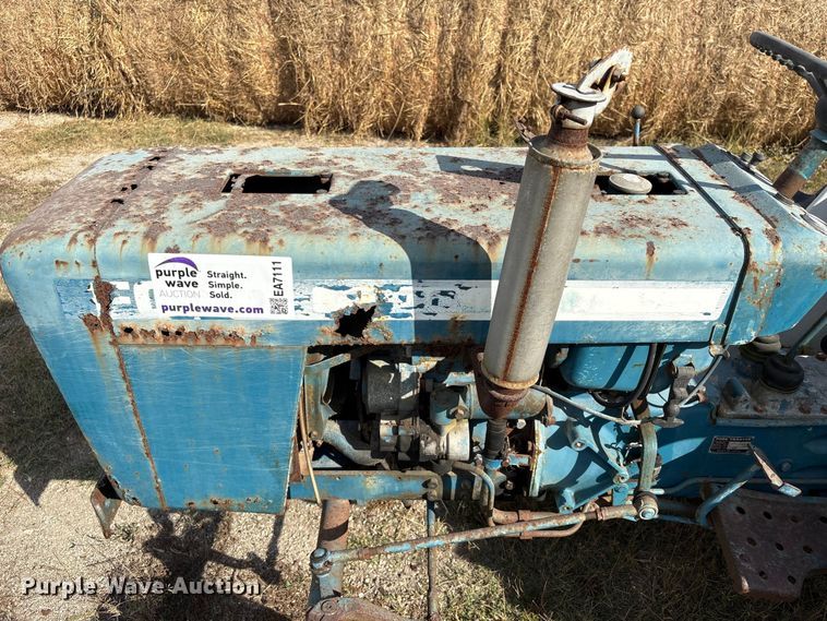 image for item EA7111 1979 Ford 1300 tractor