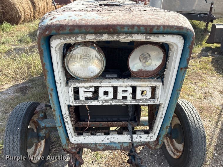 image for item EA7111 1979 Ford 1300 tractor