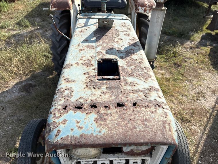 image for item EA7111 1979 Ford 1300 tractor