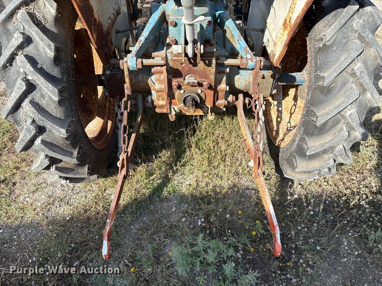image for item EA7111 1979 Ford 1300 tractor