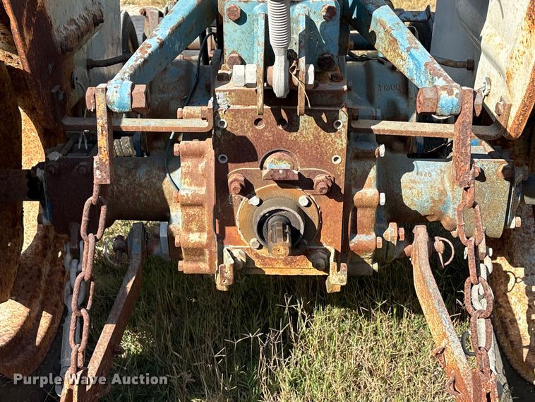 image for item EA7111 1979 Ford 1300 tractor