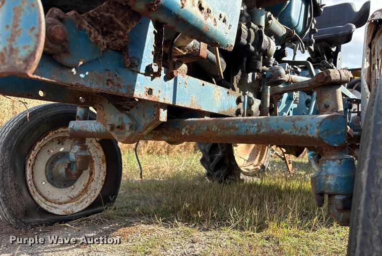 image for item EA7111 1979 Ford 1300 tractor