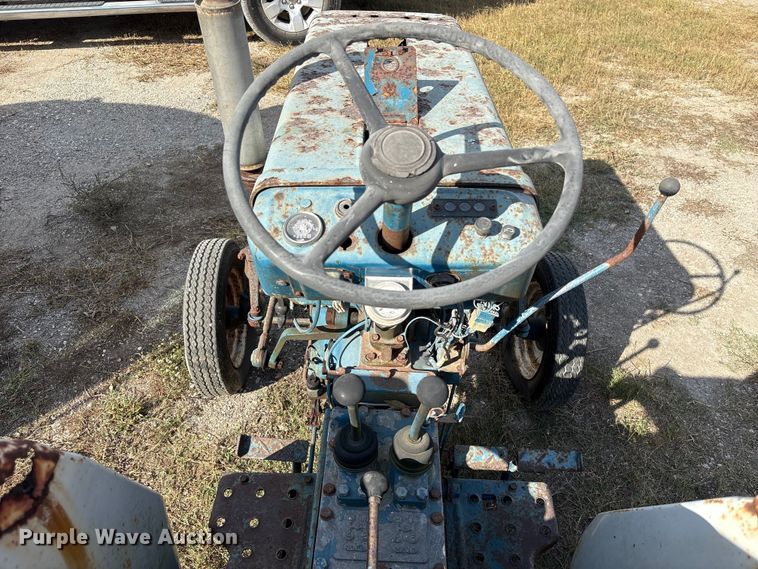 image for item EA7111 1979 Ford 1300 tractor