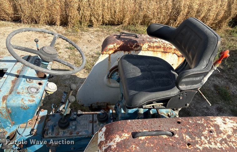 image for item EA7111 1979 Ford 1300 tractor