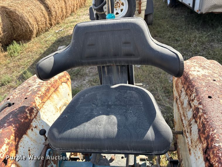 image for item EA7111 1979 Ford 1300 tractor